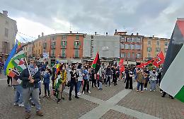 Solidarietà al popolo palestinese: bandiere e presidio