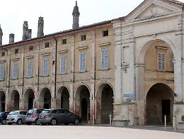 Il palazzo-gioiello dei Dovara finisce sul mercato