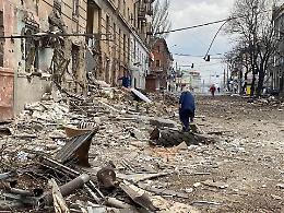 Bombe per tutta la notte su Nikopol, danni a rete elettrica 