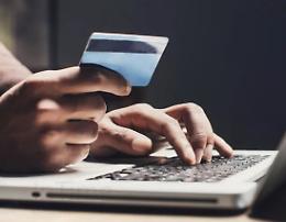 Dalla carta di credito spariscono 1.500 euro, denunciato 34enne napoletano