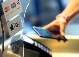 Frodi informatiche, fanno acquisti per 40.000 euro usando carte di credito di persone ignare