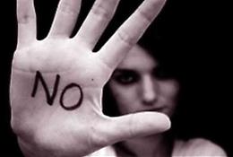 Violenza contro le donne, altre 32 vittime in un anno: «Solo la punta dell’iceberg»