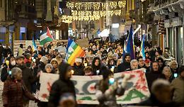 Fiaccolata per la Pace tra le luci di Natale: «Stop agli orrori a Gaza»