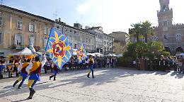 ‘Listone in Fiore’, piazza Garibaldi diventa un giardino fiorito