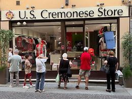 Riaperto lo store della Cremo: la maglia home va a ruba