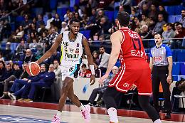 Vanoli timida, vince Milano