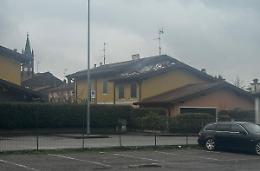 A fuoco la canna fumaria: incendio al tetto di una villetta