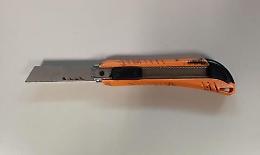 Sassi contro il treno in corsa: 14enne arrestato dopo l&rsquo;aggressione ai carabinieri