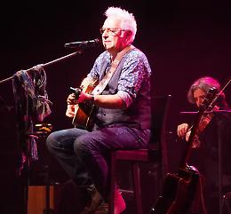 Van De Sfroos, canzoni che profumano  di lago 