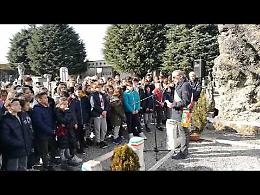 Monumento ai Caduti: il restauro delle lapidi spiegato agli alunni