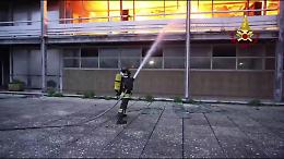 A Palermo spento l'incendio in un capannone nella zona industriale di Brancaccio