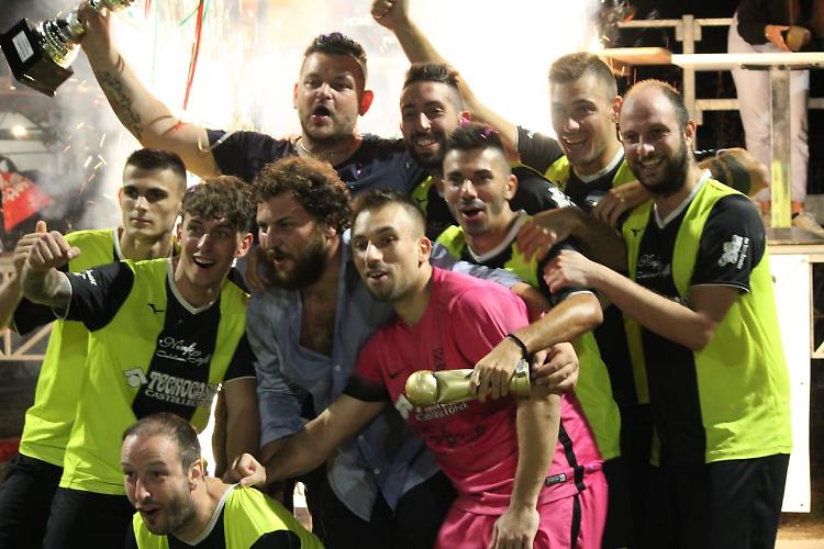La gioia della squadra Tecnocasa-Ninfa Cafè