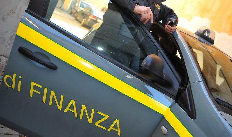 Covid: Gdf sequestra 1,6 milioni mascherine alla frontiera