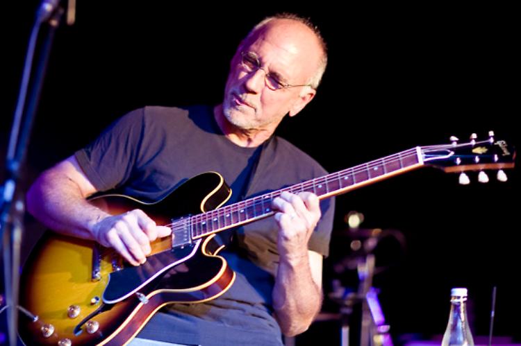 Larry Carlton