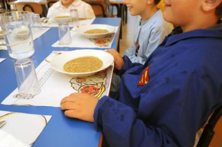 Mense a scuola, 25 tipologie di tariffe personalizzate diverse