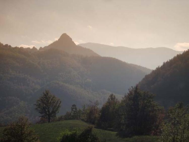 Un viaggio prima dell'anno Mille: Pieve di Casanova e il castello di Lacore