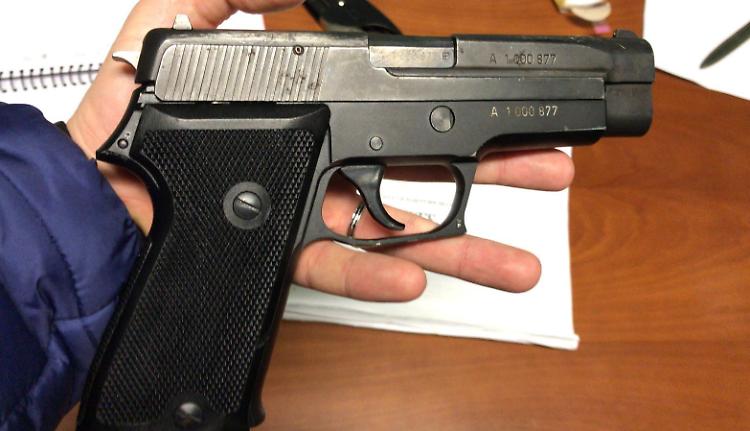 Pistole e piantagione di marijuana: arrestato 38enne
