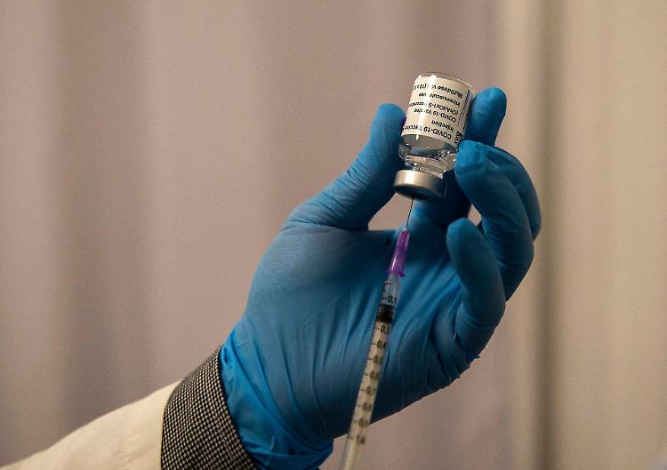 Personale scolastico, vaccini senza prenotazione dal 17 al 21 luglio