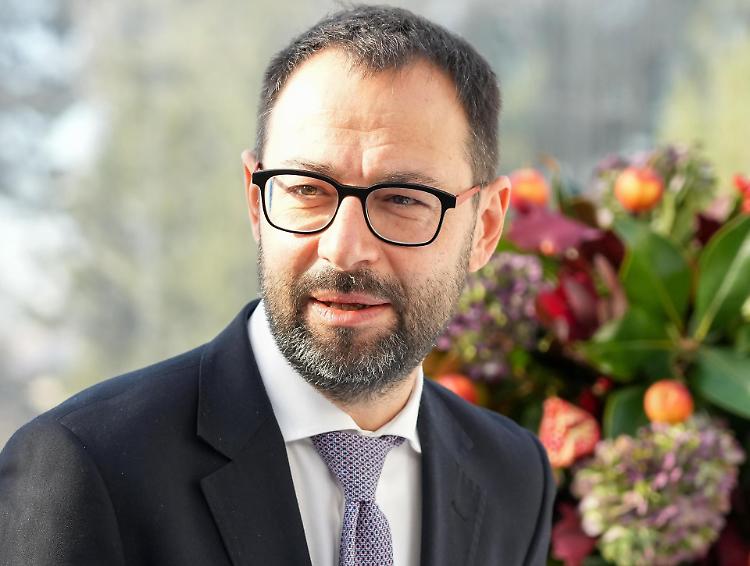 Elezioni, Patuanelli: &laquo;Affrontare crisi, pi&ugrave; risorse ai settori produttivi&raquo;