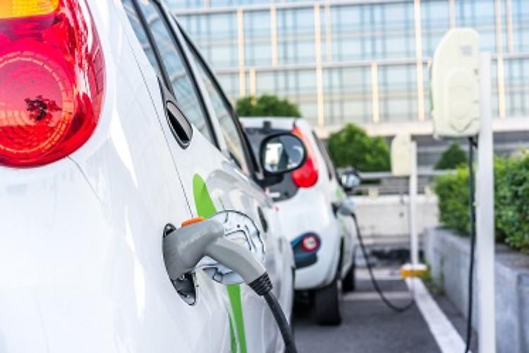 Automobile: a Cremona solo il 2,06% è elettrico o ibrido