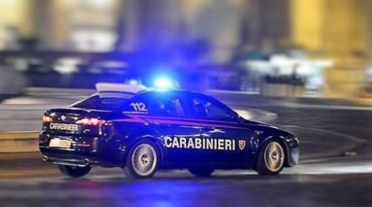 Ladri in fuga ad alta velocità, inseguimento dei carabinieri