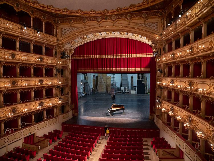 "A Sweet Silence in Cremona" Opera buffa in un atto
