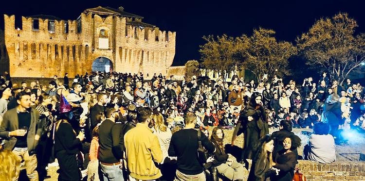 Halloween: in tremila in Rocca tra storia, costumi e mistero
