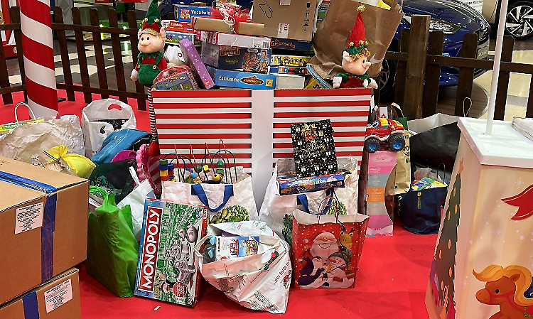 Tutti al CremonaPo per donare un giocattolo, successo dell'iniziativa