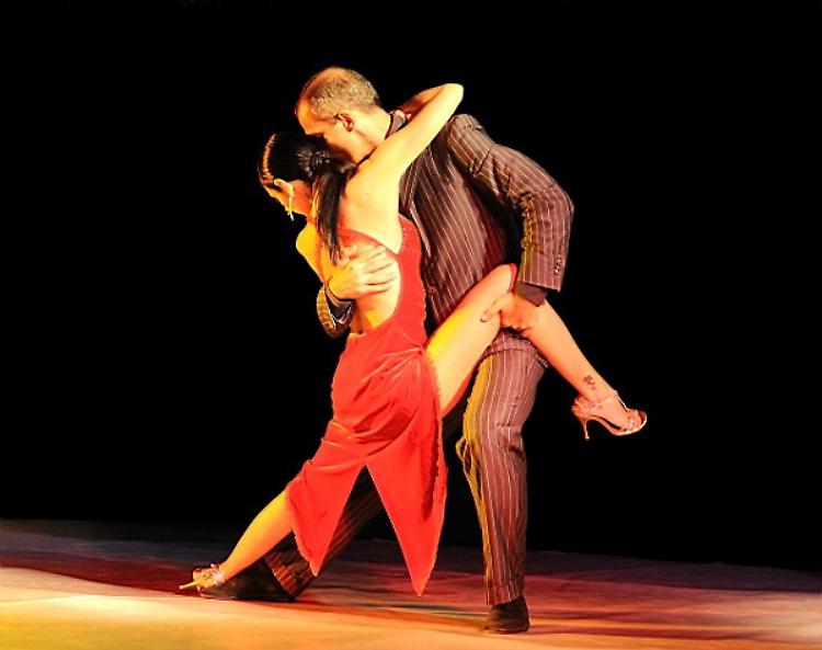 Lo spettacolo musicale e di danza "Tango e dintorni. Dal tango tradizionale a piazzolla"