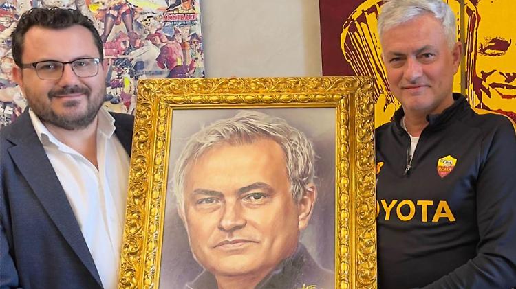 José Mourinho premiato con un ritratto realizzato dal pizzighettonese Garofalo