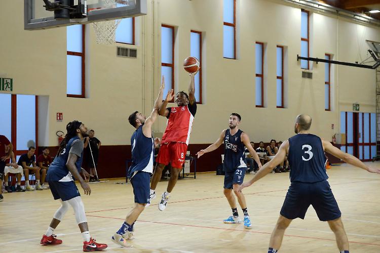 Basket serie A2: una bella Juvi batte la Fortitudo