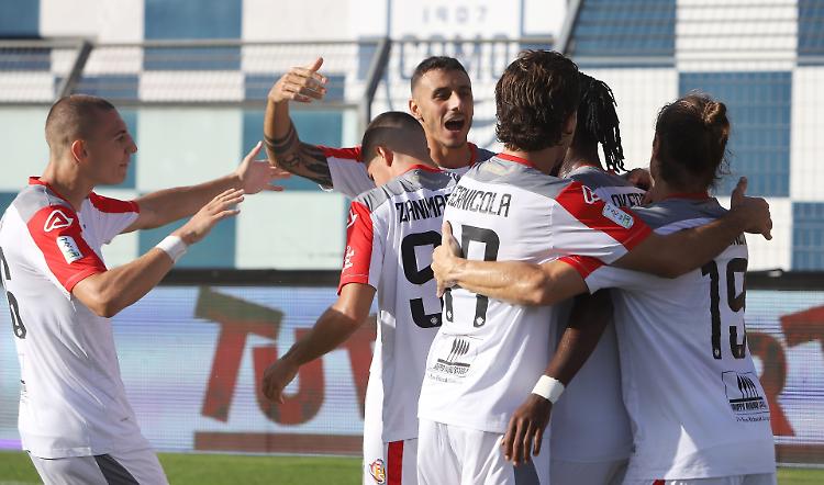 Calcio. Como-Cremonese, le formazioni