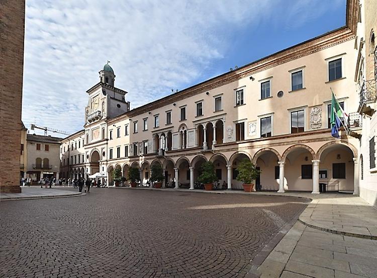 Dai restauri novecenteschi alle vicende di cantiere: Palazzo comunale di Crema
