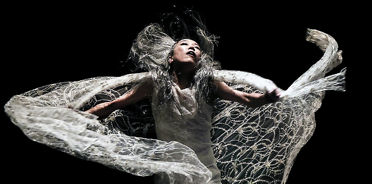 Ophelia: Saburo Teshigawara e Rihoko Sato 