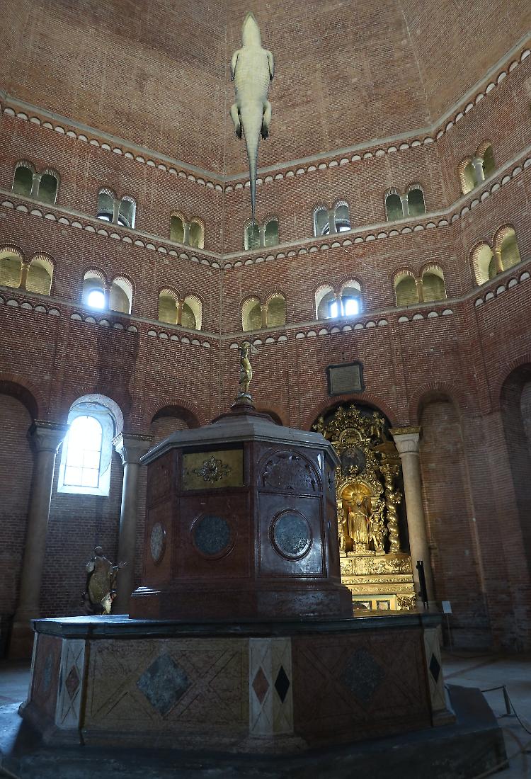 ‘Ego’ dà l’addio al battistero: le ultime ore del coccodrillo