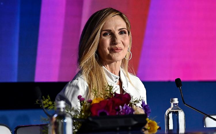 Lorella Cuccarini a Sanremo 2024: La Regina Del Palcoscenico Rivive Le Sue Storie Sanremesi