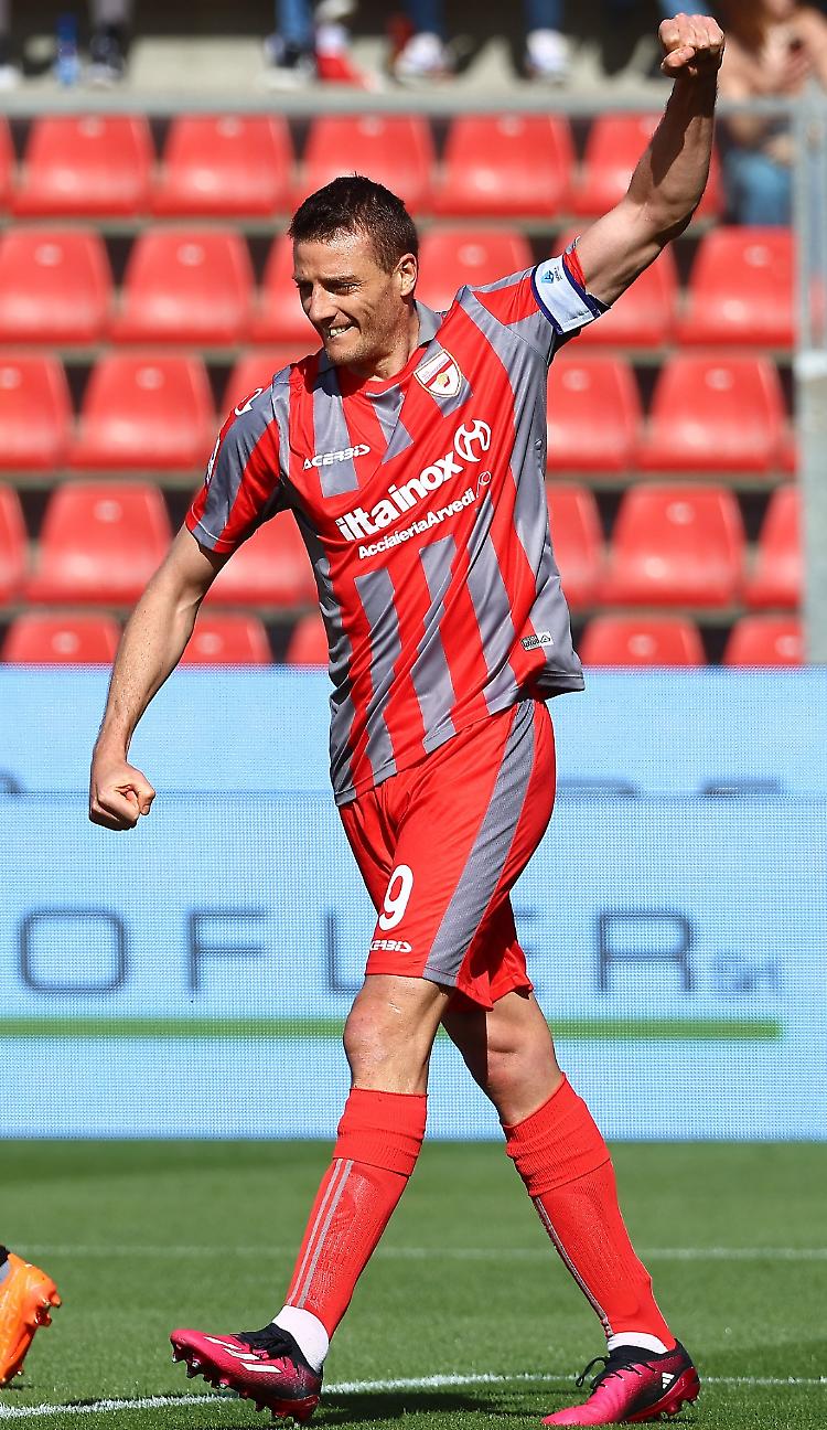 Cremonese: Ciofani smette di giocare. Resta grigiorosso in una nuova veste