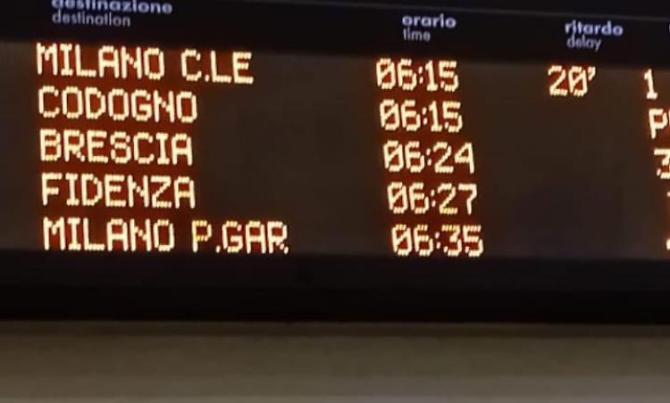 Treni, un'altra mattinata di ritardi